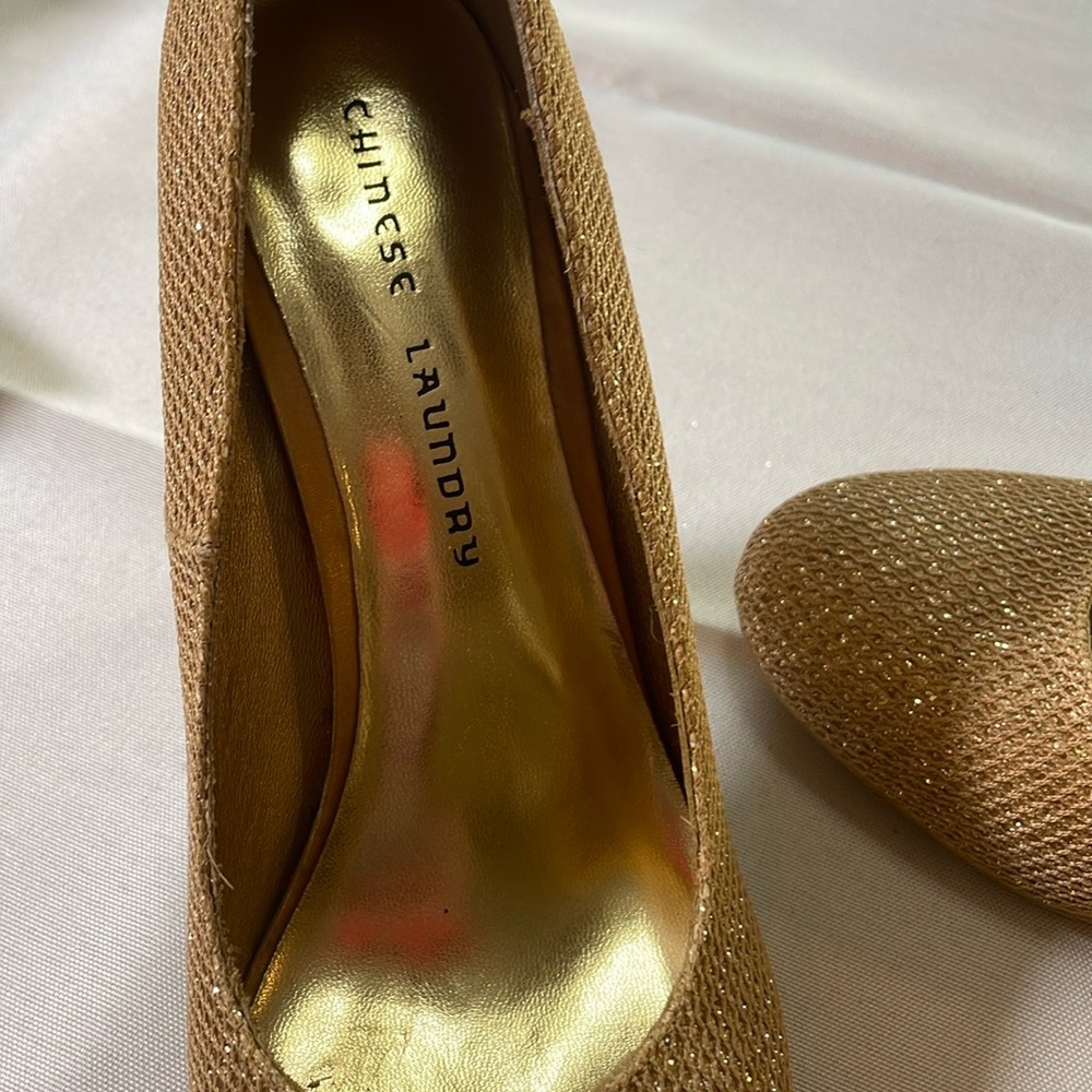 💕 3/$50 BUNDLE Chinese Laundry Honey Glitter Gold Nightlight Pump - Picture 13 of 17